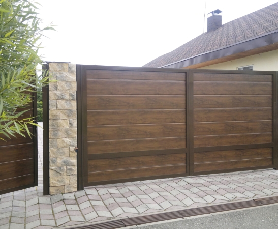 Распашные ворота в Беслане